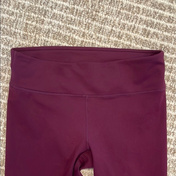 Vibrant Plum Women’s FABLETICS Leggings Sz Med - Picture 2 of 5